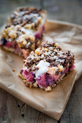 Crunchy pie with fruits