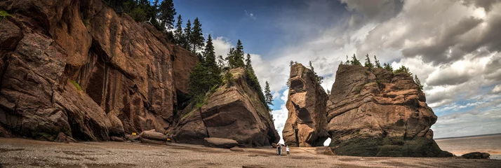 Fotobehang Hopewell Rocks Park during low tide in the Bay of Fundy in New Brunswick, Canada © AleCam