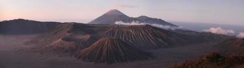 Foto op Canvas Sunrise over Mount Bromo and the Tengger Caldera in East Java, I © Vladimir Wrangel