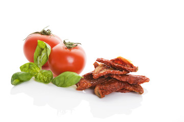 Fresh and dry tomatoes.