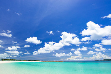 Fototapeta na wymiar 沖縄のビーチ・西原きらきらビーチ 