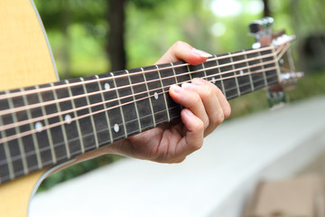Obraz premium Bending the guitar string
