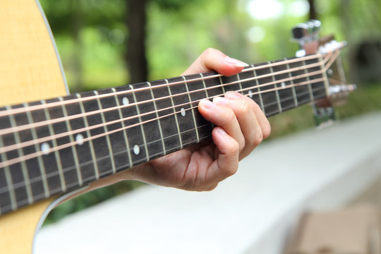 Bending the guitar string