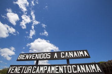 Obraz premium Welcome to Canaima Sign board, Venezuela