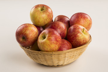 red apples