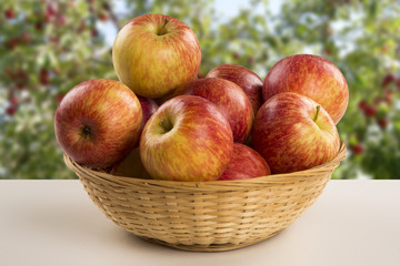 red apples