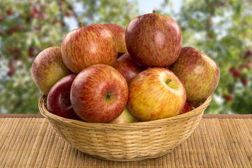 red apples