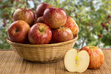 red apples