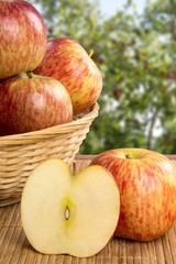 red apples