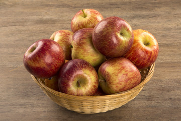 red apples