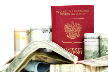 Российский паспорт и валюта на белом фоне.