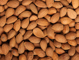 Peeled almonds