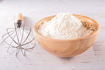 Fototapeta na wymiar bowl with flour