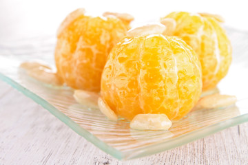 orange with honey and almonds