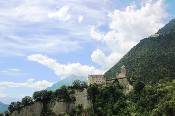 Fototapeta na wymiar Schloß Tirol in Dorf Tirol, Südtirol