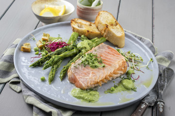Salmon with green Asparagus