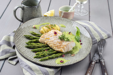 Seelachsfilet mit Grünen Spargel