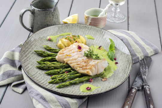 Seelachsfilet mit Gr&uuml;nen Spargel