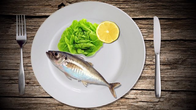 plate with fish with lettuce and lemon