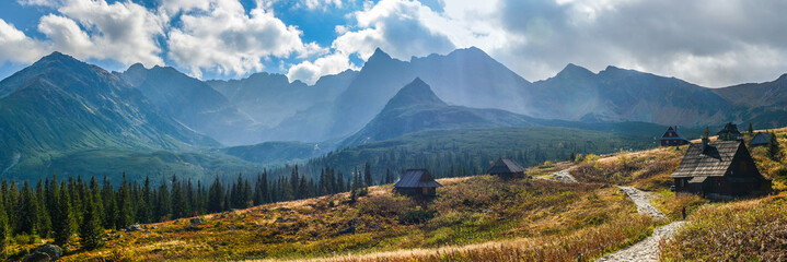 Naklejka premium Hala Gasienicowa in Tatra Mountains - panorama