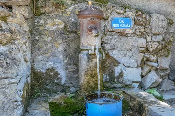 Schapenvacht deken met foto Fontijn fontaine eau non potable