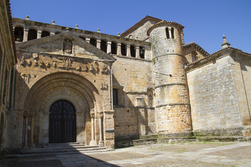 Fototapeta na wymiar Colegiate Church from the 12th and 13th centuries in Romanesque style.Santillana del Mar, Spain