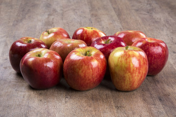 red apples