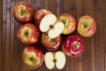 red apples