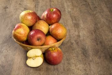 red apples