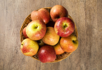 red apples