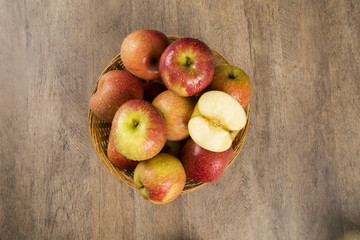 red apples