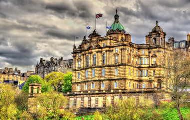 Fototapeta na wymiar Bank of Scotland building in Edinburgh