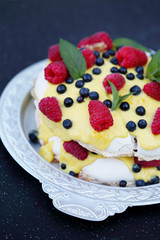 cake Pavlova with raspberries