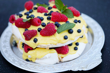  Pavlova cake