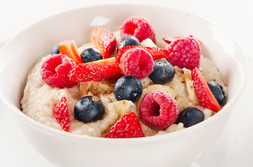 Oatmeal with Berries for a Healthy Breakfast.