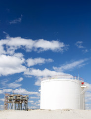 Obraz premium Oil and gas refinery