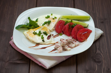 Scrambled eggs and vegetables