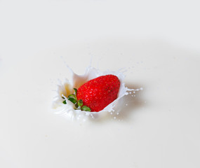 Splashes of milk and strawberries