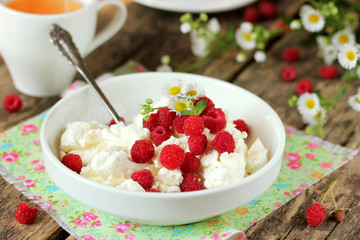 Healthy breakfast: fresh cheese with raspberries