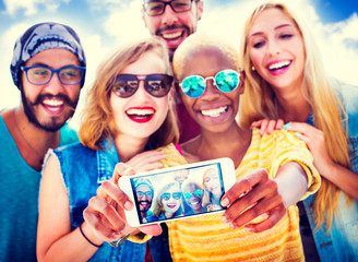 Obraz premium Diverse Summer Friends Fun Bonding Selfie Concept
