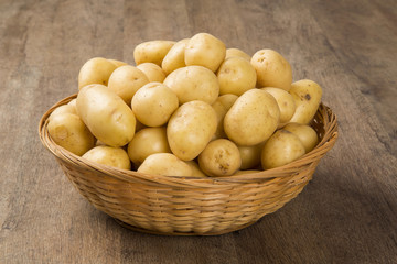 Some potatoes over a wooden surface