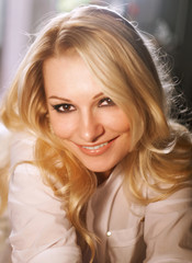 Naklejka premium Perfect blonde with a gorgeous smile