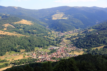 Fototapeta na wymiar Vue de Metzeral depuis l'Altmattkopf dans les Vosges