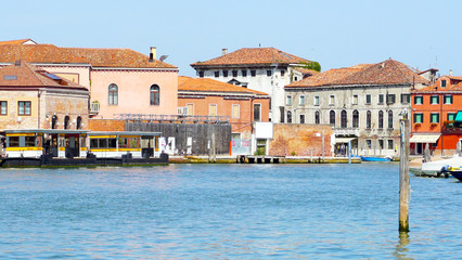 Obraz premium view of building architecture in Murano and river