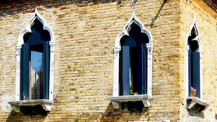 windows at coroner of house building