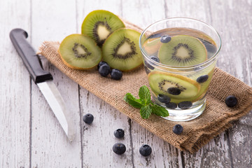 fresh fruit Flavored infused water mix of Kiwi and bluberry