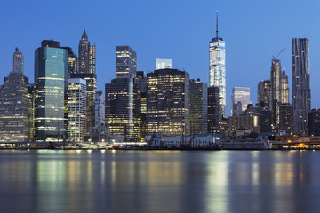 Fototapeta na wymiar View of New York City Manhattan midtown at dusk