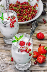 ice cream with fresh fruit