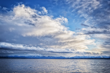 Obraz premium Lake Tutzing with clouds
