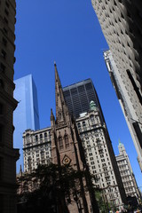 Fototapeta na wymiar New York City, Broadway an der Trinity Church im Herzen von Manhattan